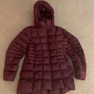 The North Face Women's Puffer Jacket - Burgundy